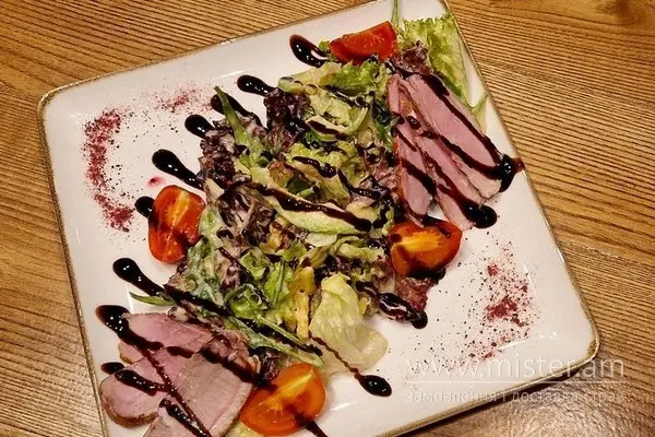 Салат з качиним філе, авокадо та ананасом - "Am.bar" в Кременчуці фото