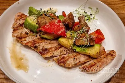 Стейк з індички з овочами Am.bar undefined фото
