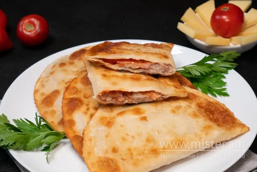 Чебуреки зі свининою з сиром та помідорами н/ф - "Multi Cook" в Черкасах фото
