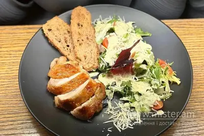 Салат з карамелізованим курячим бедром Bread & Salt undefined фото