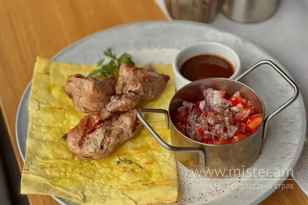Вуджена телятина з хоспера на лаваші - "Bread & Salt" в Луцьку фото