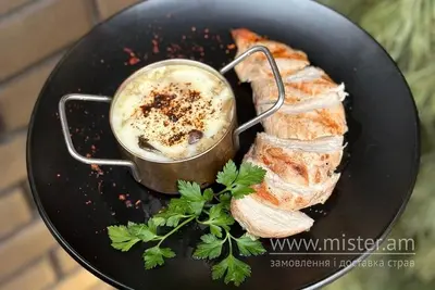 Куряче філе гриль з картоплею та лісовими грибами Bread & Salt undefined фото