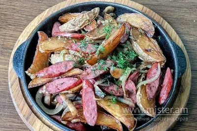 Пательня з мисливськими ковбасками та печерицями Dofamine undefined фото