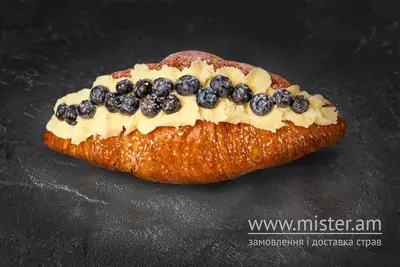 Круасан з кремом маскарпоне та лохиною Lviv croissants undefined фото