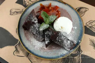 Брауні з морозивом та цукатами Ribs House undefined фото