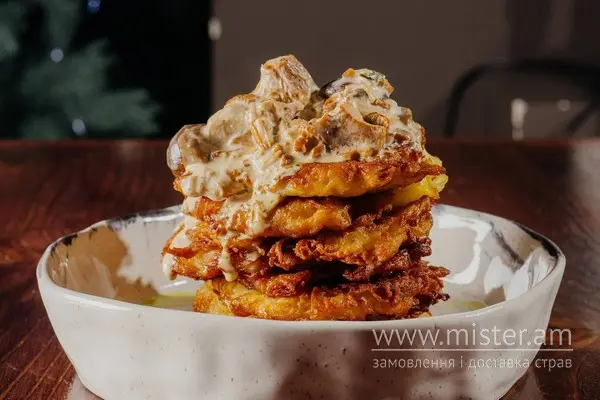 Деруни з лісовими грибами - "Кучері" в Чернівцях фото