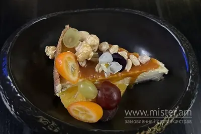 Чізкейк з солоною карамеллю та фруктами Grand Royal undefined фото