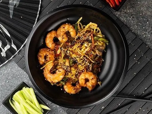 Локшина яєчна WOK з креветками - "Yoki restaurant" в Чернівцях фото 