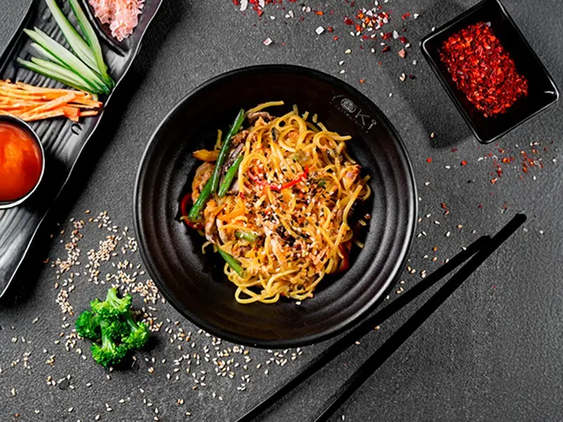 Локшина яєчна WOK з овочами - "Yoki restaurant" в Чернівцях фото 
