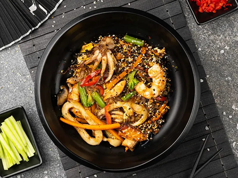 Локшина WOK фунчоза з морепродуктами - "Yoki restaurant" в Чернівцях фото 