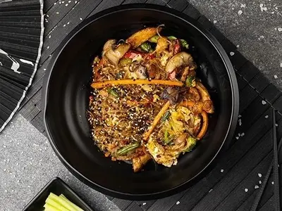 Локшина WOK фунчоза з курятиною Yoki restaurant undefined фото