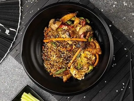 Локшина WOK фунчоза з курятиною - "Yoki restaurant" в Чернівцях фото
