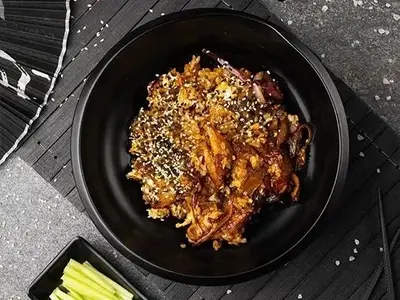 Рис WOK з курятиною Yoki restaurant undefined фото