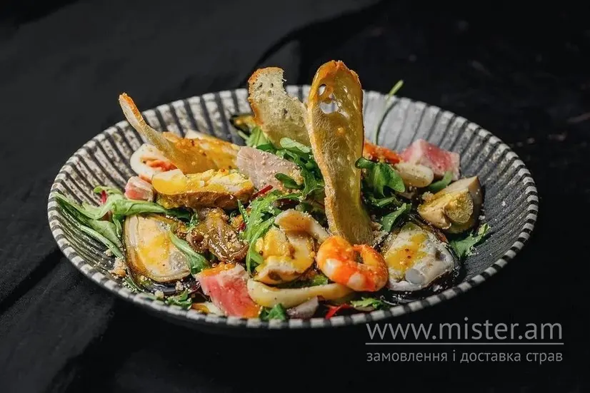 Салат з морепродуктами - "Чорна Кістка" в Рівному фото