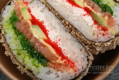 Суші-бургер з лососем та чукою Це SUSHI & PIZZA undefined фото