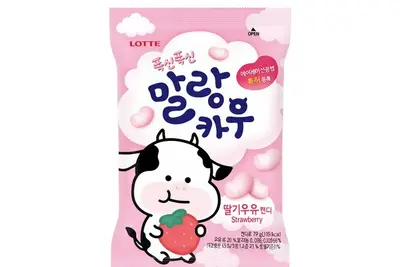 Цукерки маршмеллоу молочні зі смаком полуниці Malagan Cow Lotte 79 г Red Hot Chily Shop undefined фото
