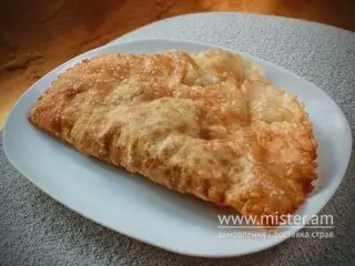Чебурек з куркою та зеленню Cheburek. Сонце і тісто undefined фото