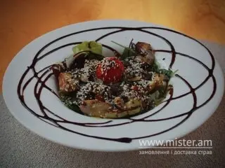Теплий салат з телятиною Cheburek. Сонце і тісто undefined фото
