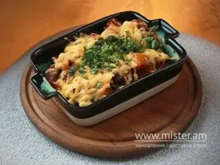 Гаряча пательня з телятиною під соусом BBQ Cheburek. Сонце і тісто undefined фото