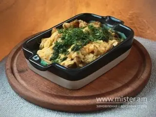 Картопля під сиром з грибами та ніжною телятиною Cheburek. Сонце і тісто undefined фото