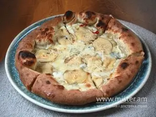 Піца з карамелізованою грушею Cheburek. Сонце і тісто undefined фото