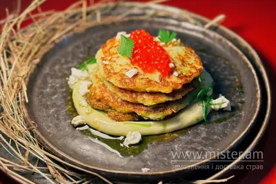 Кабачкові оладки з червоною ікрою та бринзою Куркулі undefined фото