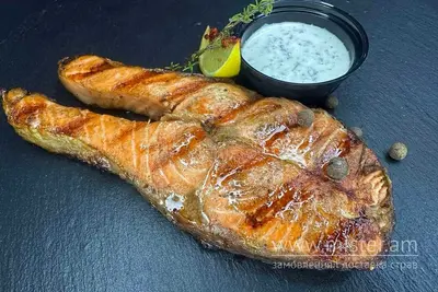 Стейк лосося з соусом тар-тар Хочу Sushi-Pizza & Grill undefined фото