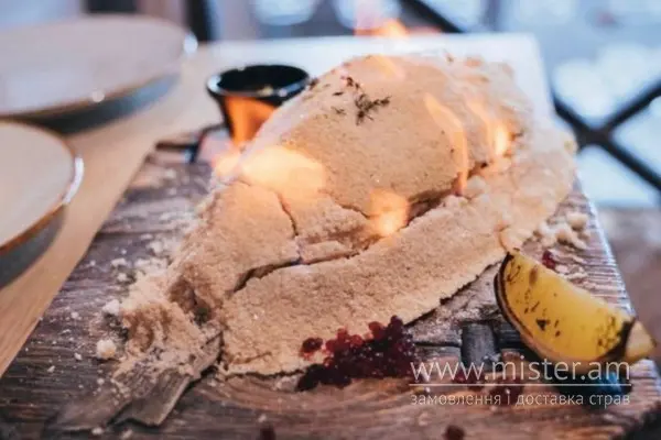 Дорадо запечена в солі з соусом голандез - "Cafe de Vino" в Луцьку фото 