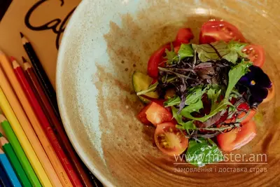 Легкий овочевий салат Cafe de Vino undefined фото