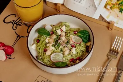 Паста шпинатна з курячим філе та моцарелою Cafe de Vino undefined фото