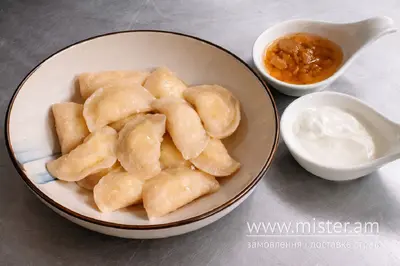Вареники з сиром, сметаною і шкварками  Дача undefined фото