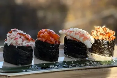 Гункан з лососем Deluxe Sushi NK undefined фото