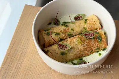Млинці з куркою та грибами під зеленим соусом Сусіди undefined фото