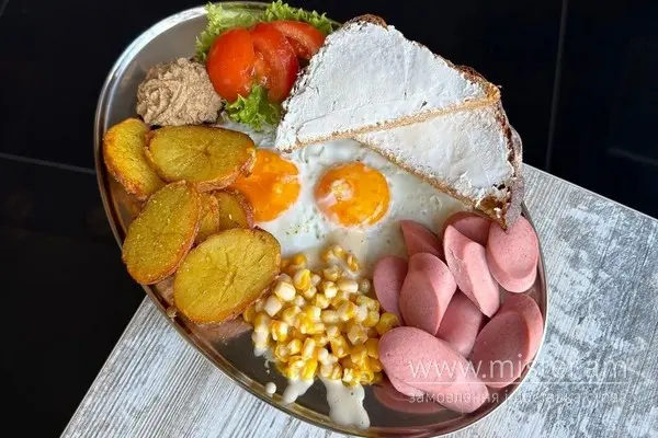 Великий сніданок з сосисками - "Butter Cafe" в Черкасах фото