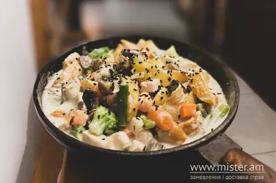 Пательня з куркою та грибами Free House undefined фото