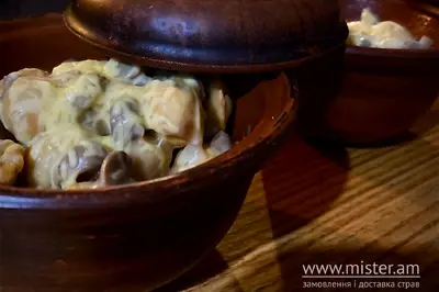 Пельмені в горщику смажені з грибною підливою Free House undefined фото