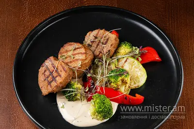 Медальйони телячі з овочами гриль Кухмістерська Хаселева undefined фото