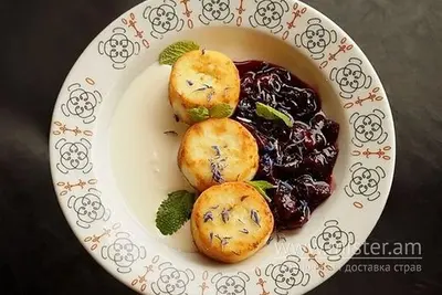 Сирники з вишневим конфі Простір undefined фото