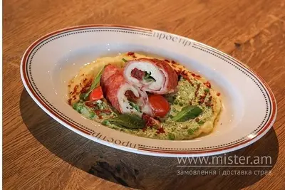 Курячий рулет з картопляним пюре та шпинатним соусом Простір undefined фото