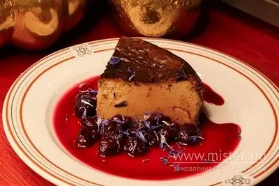 Шоколадний чізкейк з вишневим конфі Простір undefined фото