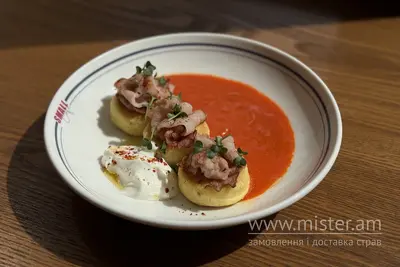 Солоні сирники, з беконом і соусом з печеного перцю Small Cafe undefined фото