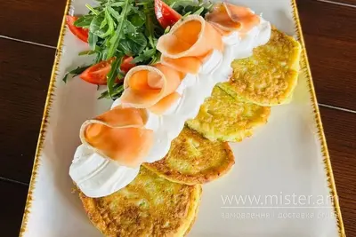 Кабачкові оладки з лососем та мусом з фети 1+1 undefined фото