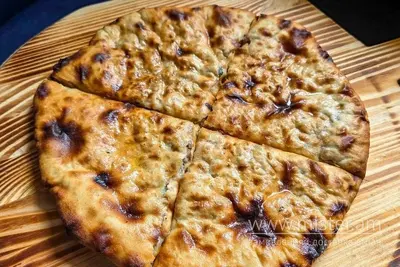 Хачапурі по-імеретинськи з м`ясом та сиром Am.bar undefined фото