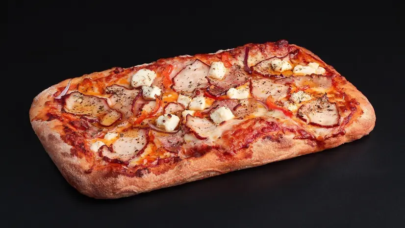 Пінца з куркою, беконом та фетою (510 г) - "Meat Bar в ТРЦ Lavina Mall" в Києві фото 