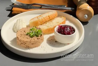 Паштет із курячої печінки з карамелізованою цибулею та трюфельним маслом Кремінь undefined фото
