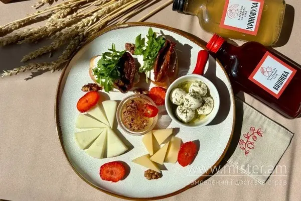 Сирна тарілка з брускетами - "Балувана Галя (Перемоги)" в Житомирі фото 