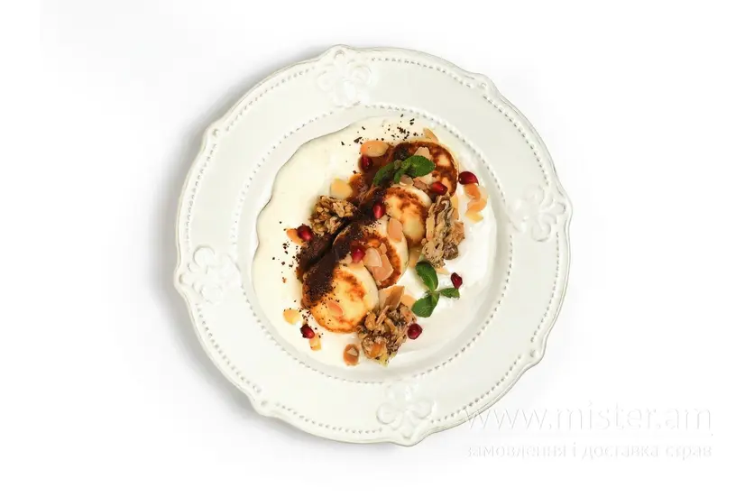 Сирники з карамельним соусом та гозінаками - "ChaCha" в Кропивницькому фото