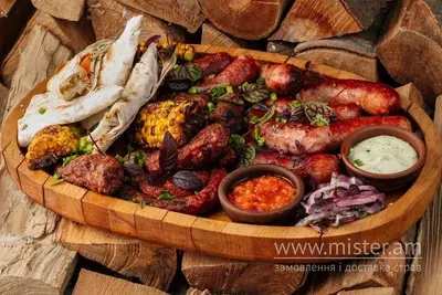 Дошка крафтових ковбасок BBQ Ресторація "Хата" undefined фото