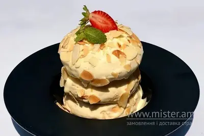Макаронс з полуницею Show Basilic undefined фото