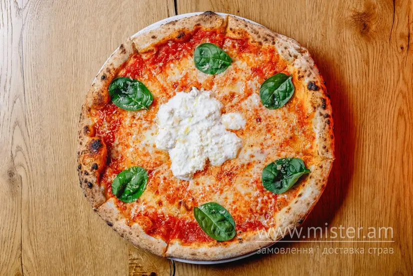 Червона піца "Маргарита кон Страчатела" - "Pizzagonia" в Рівному фото